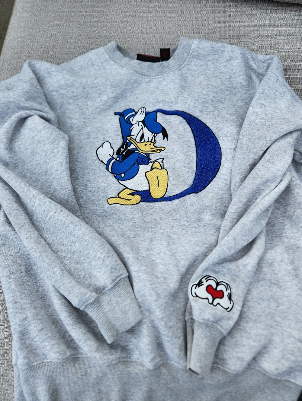 FOREVER 21 Disney Mickey and Minnie sweater